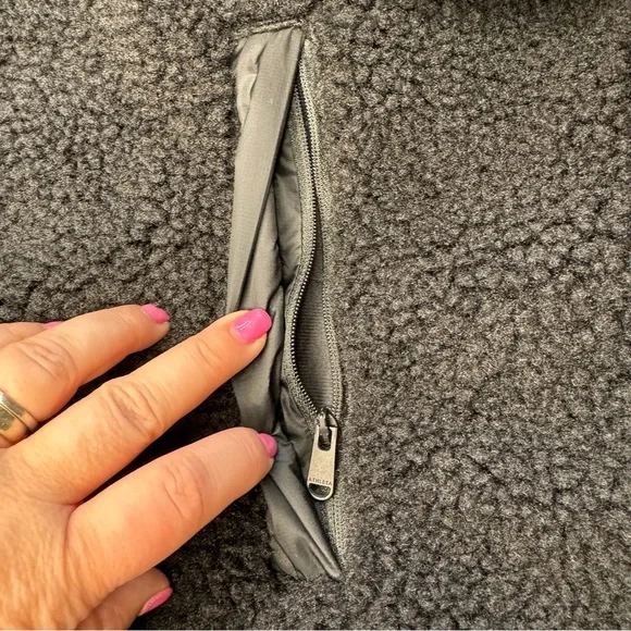NWOT Athleta Warm Cozy Sherpa Quarter Snap Sweatshirt Pullover Black with Quilt - Picture 9 of 16